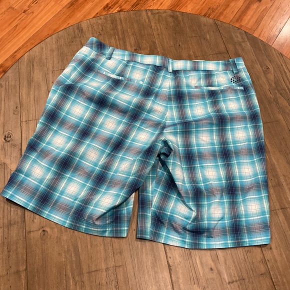 Men’s Puma golf shorts, lightweight, size 40 - Picture 2 of 3